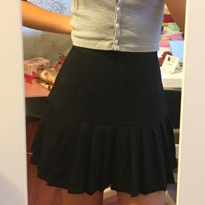 New pleated black skirt